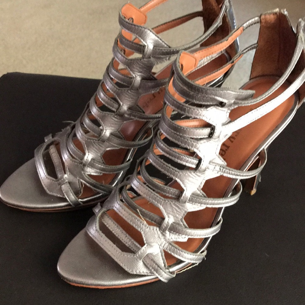 Metallic/champagne::: depends on lightning PUMP